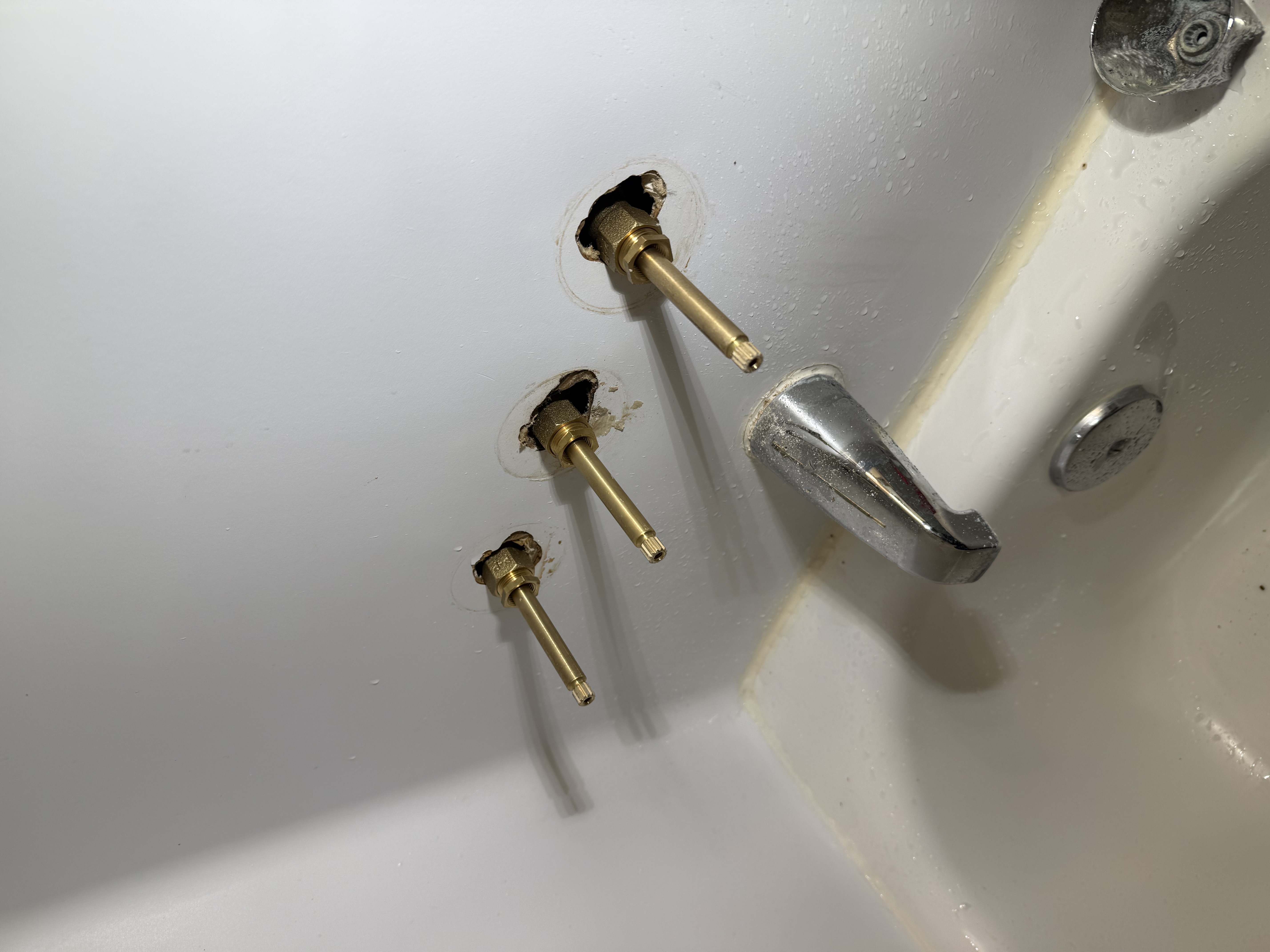 Bathtub and shower valve
